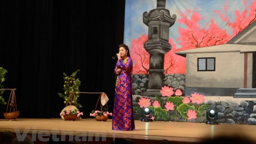 Art performance raises funds for Vietnamese pagoda in Japan
