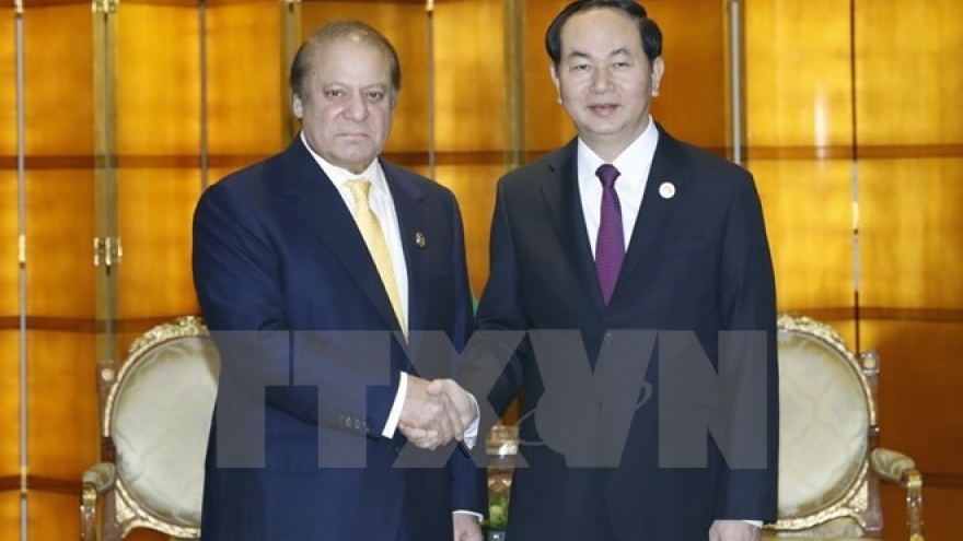 President holds bilateral meetings on fringes of Belt and Road Forum