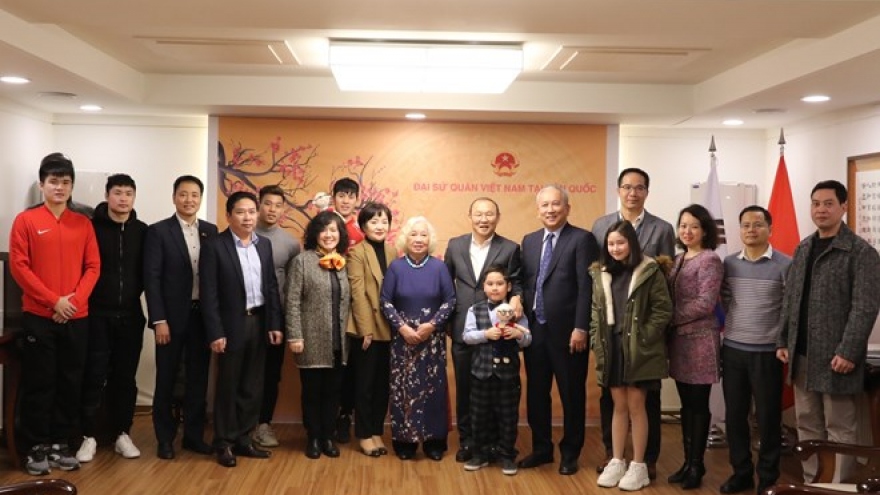Vietnam embassy in RoK holds exchange with coach Park Hang-seo