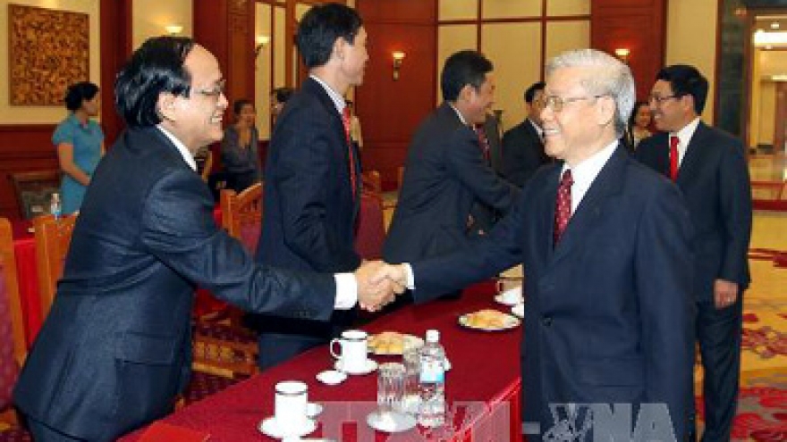Party leader sends off Vietnam diplomats