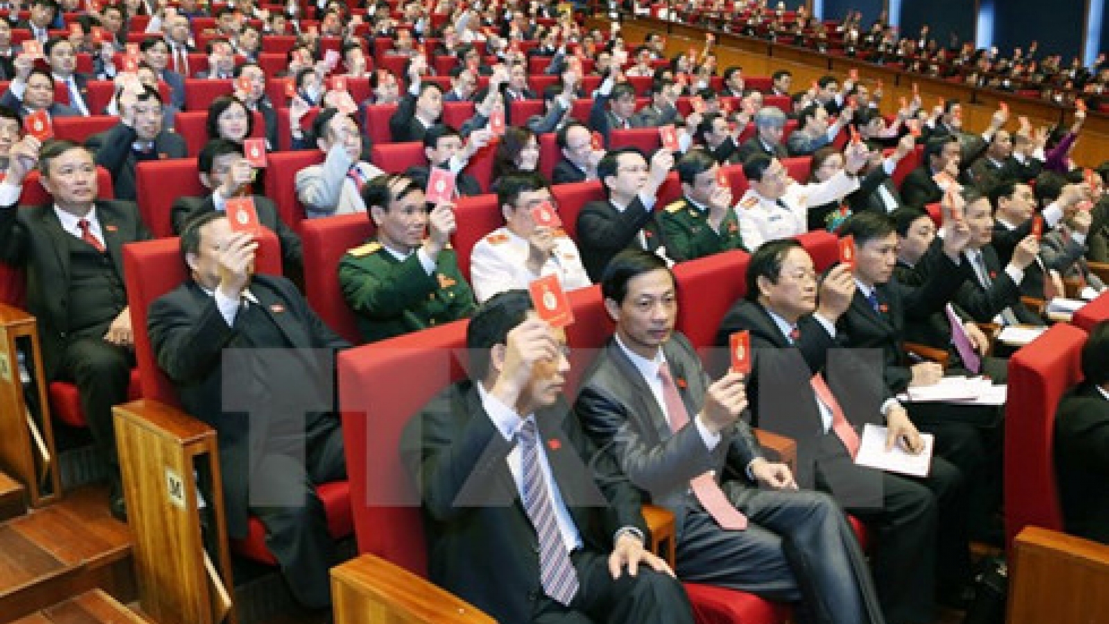 National Party Congress continues discussions on personnel work