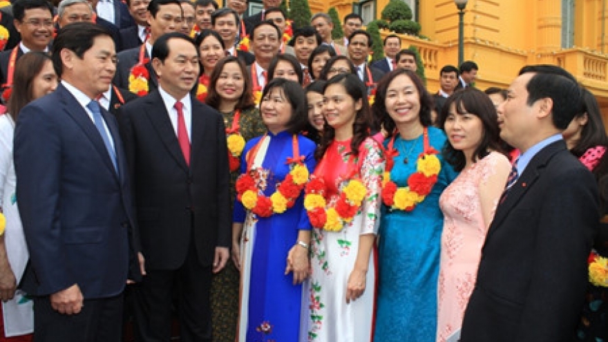 President Quang meets Party cell secretaries
