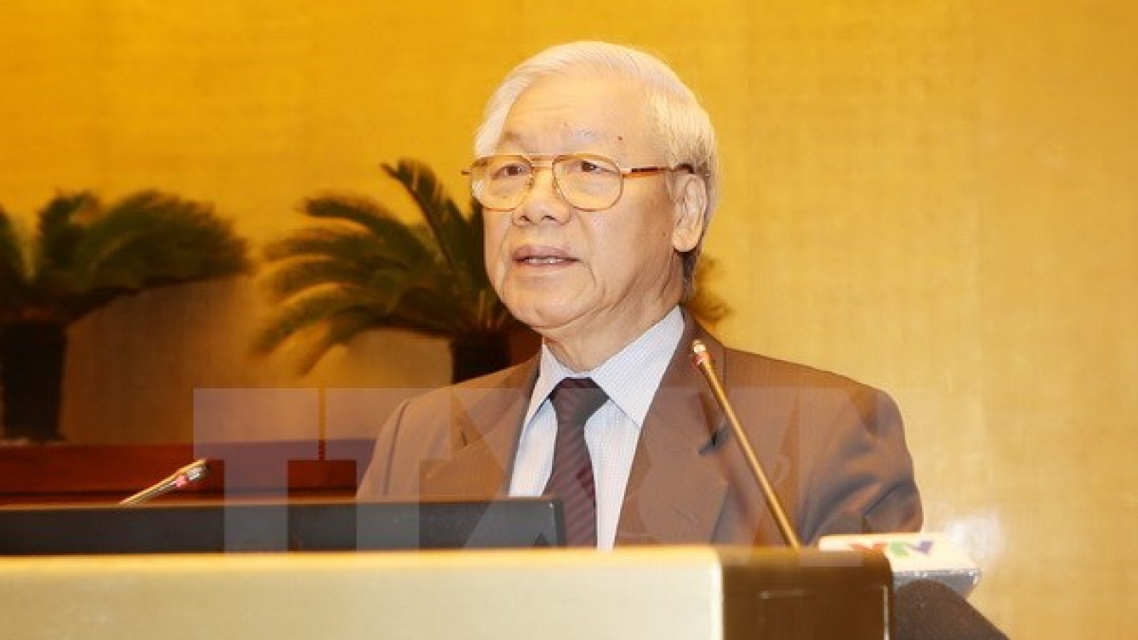 Party leader leaves Hanoi for official visit to China