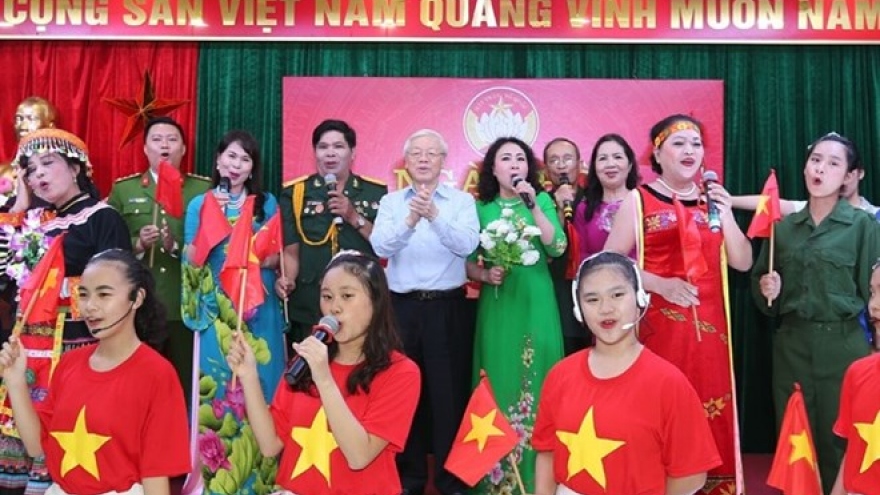 Party, State leader attends national unity festival in Hanoi