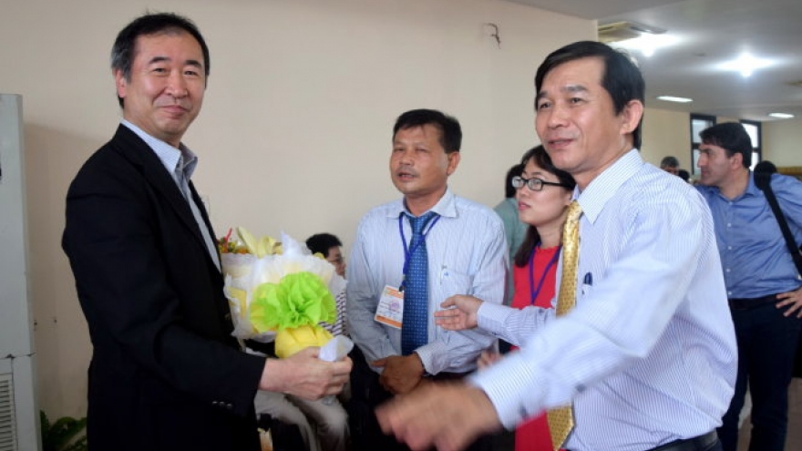 Nobel Laureate in Physics arrives in Vietnam