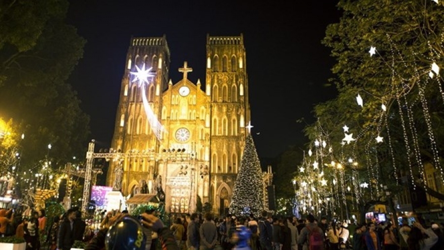 People nationwide celebrate Christmas