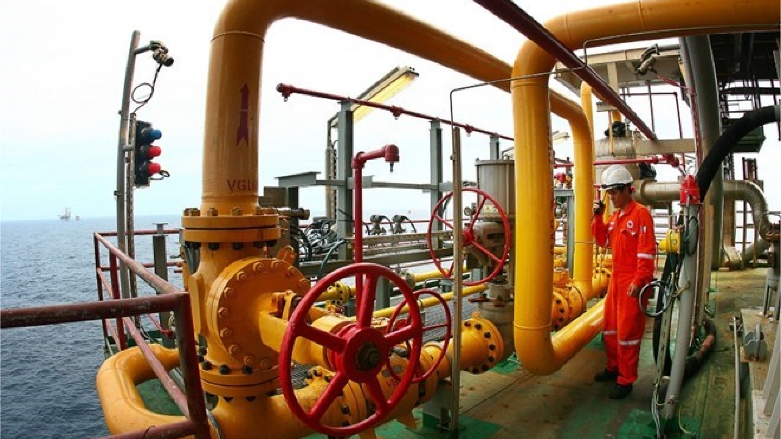 PetroVietnam contributes US$1.79 bln to State budget in five months