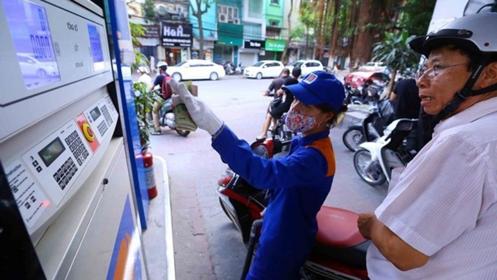 Petrol price up VND271 per litre