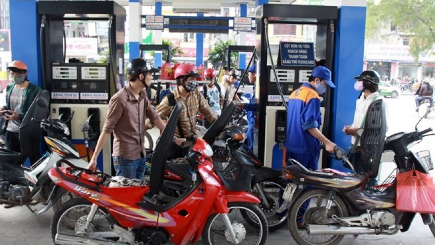 Petrol prices remain stable, oil prices slightly rise