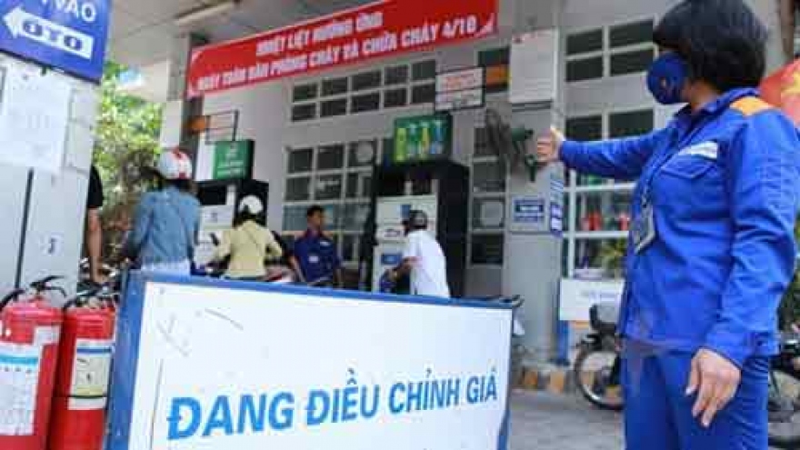 Fuel prices gain over VND700 per litre