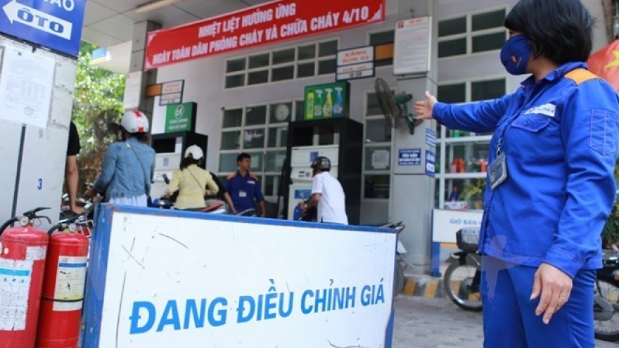Petrol prices up nearly 600 VND per litre