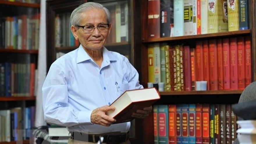 Late historian awarded with Japan’s certificate of merit