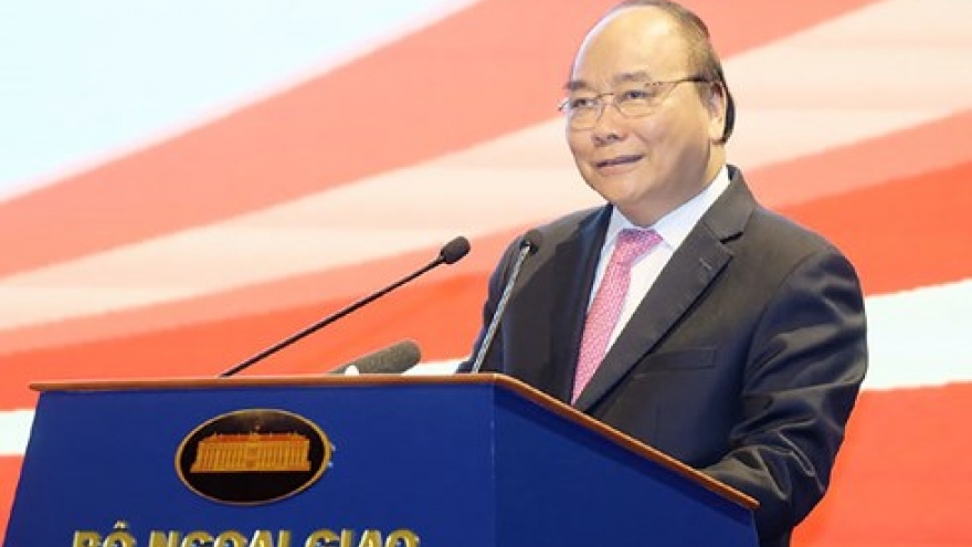 PM Phuc underlines creative diplomacy to raise national stature