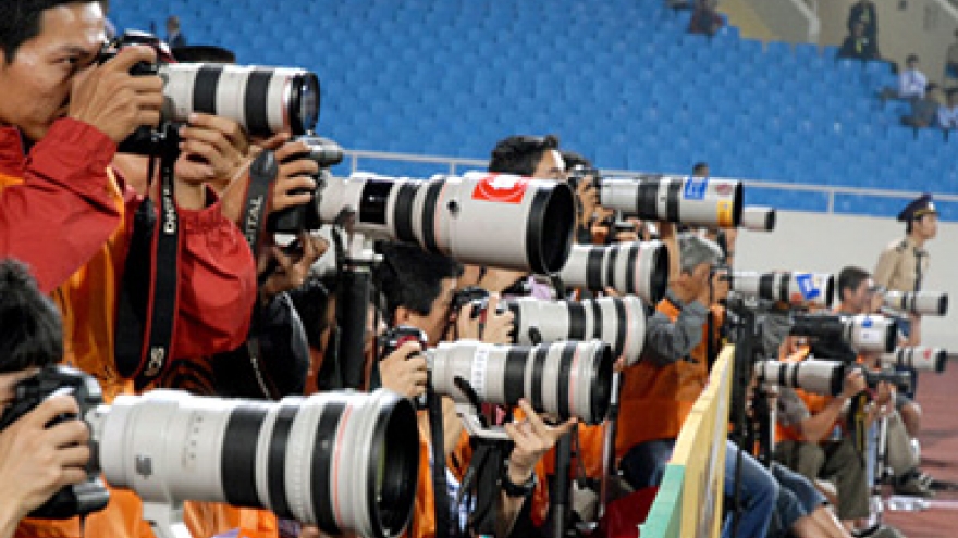 Photojournalists at work 
