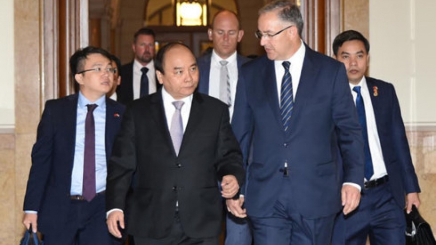 PM Phuc greets Rotterdam Mayor 