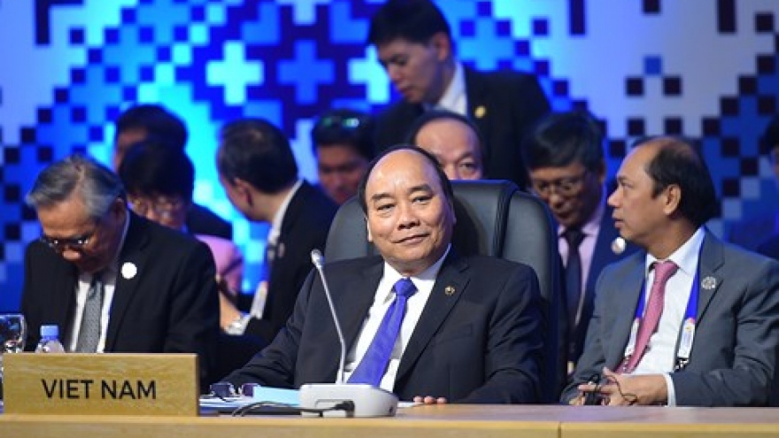 
        PM Phuc meets partners at ASEAN related summits
                              