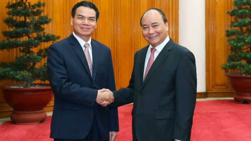 PM receives Lao minister, Chinese group chairman