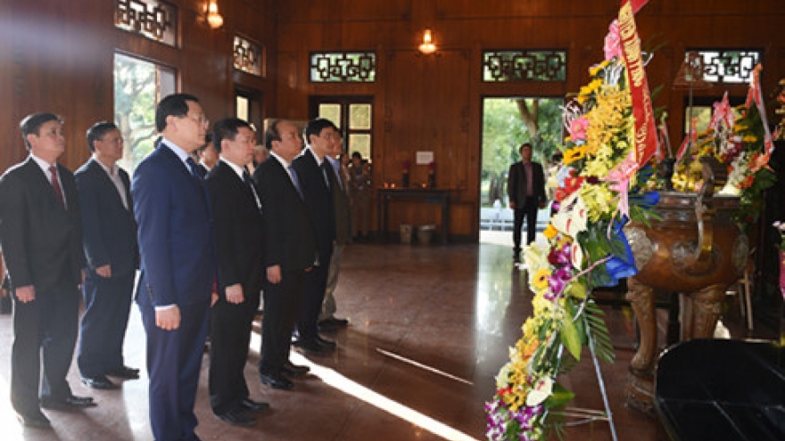 PM Phuc pays tribute to late President Ho Chi Minh