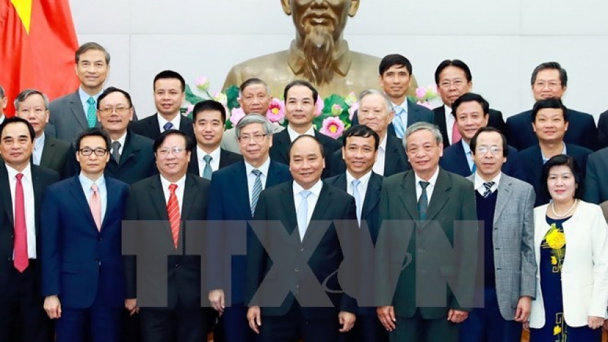 PM Phuc calls for more expert critics on policies