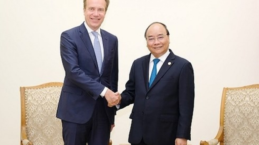 Senior Vietnamese officials host WEF President