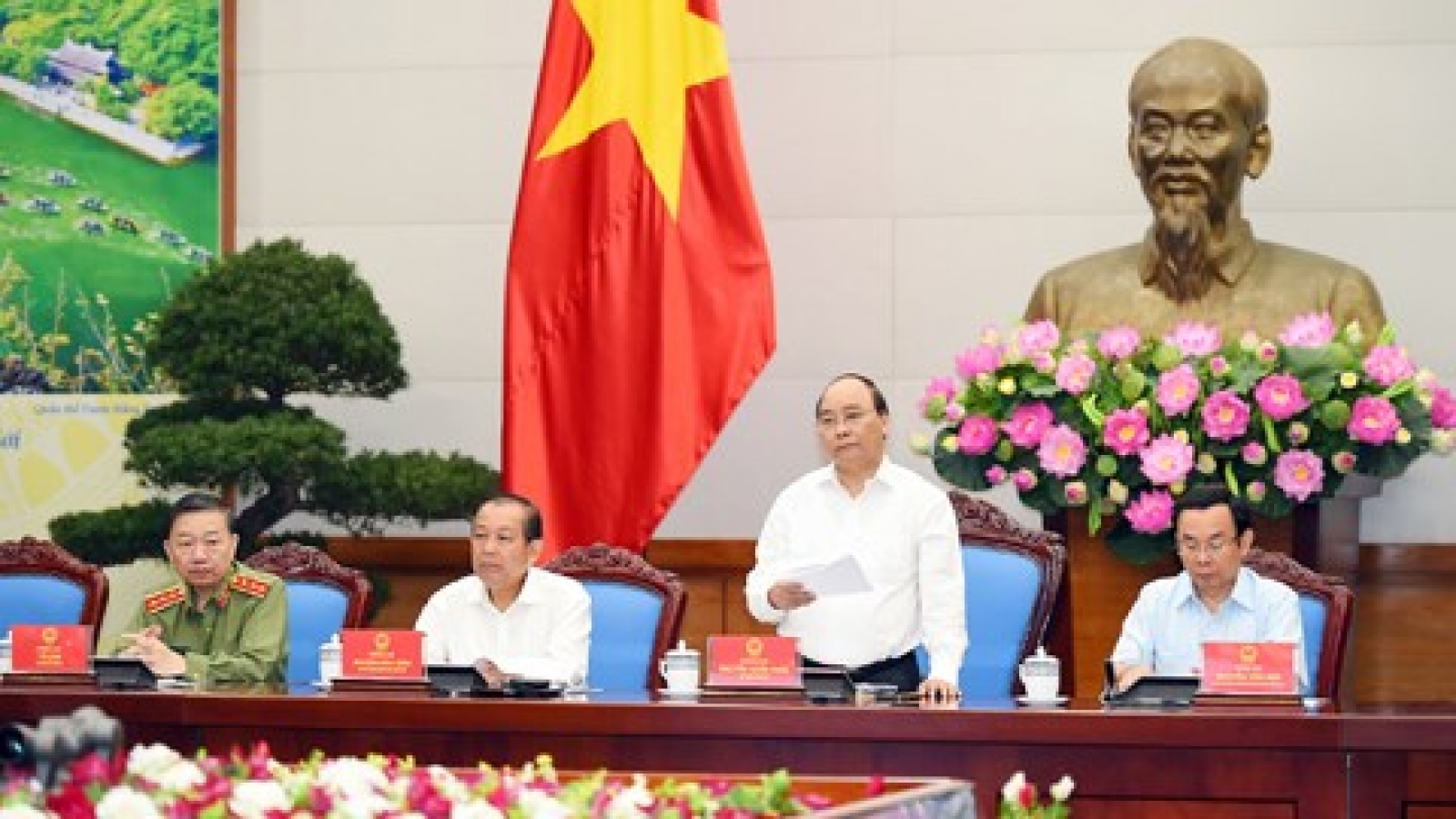 PM stresses importance of guaranteeing public order