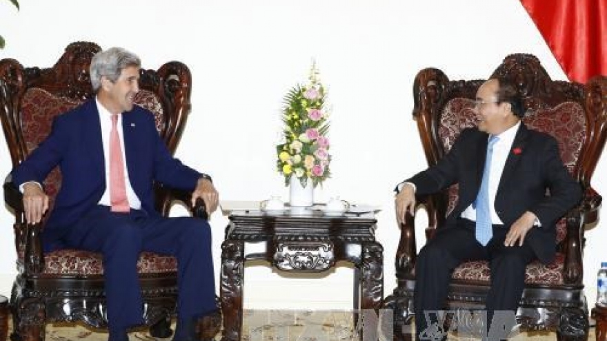 PM Phuc welcomes John Kerry