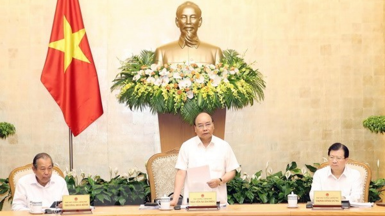 PM Nguyen Xuan Phuc asks for greater focus on building institutions