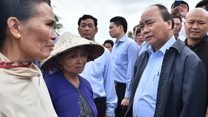 PM Phuc calls for post-flood efforts
