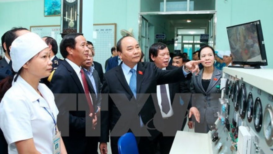 PM Phuc works with National Institute of Maritime Medicine