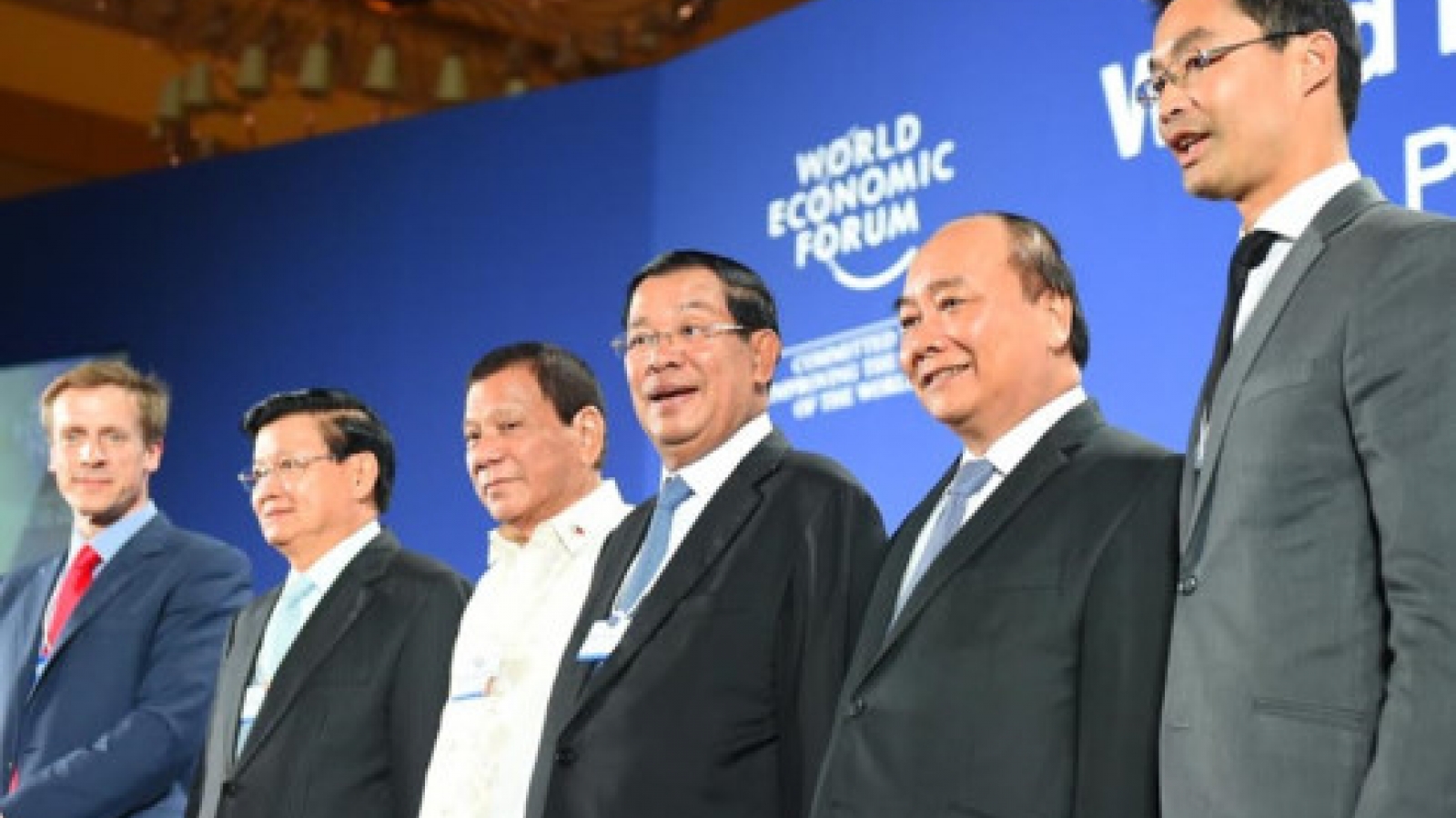 PM Phuc delivers key note speech at WEF ASEAN
