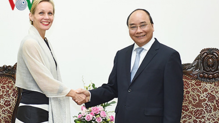 PM receives Swedish, Myanmar diplomats