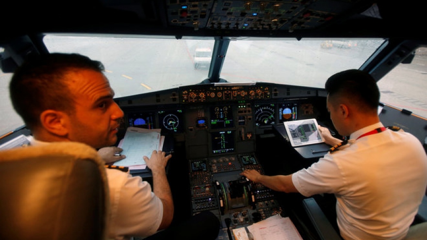 Pilot shortage puts Vietnamese airlines on standby
