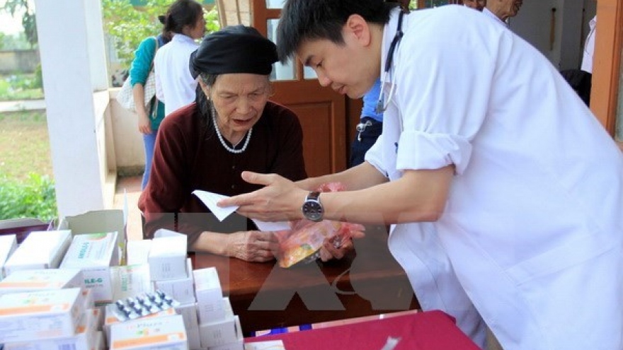 Pilot project sends doctors to poor districts