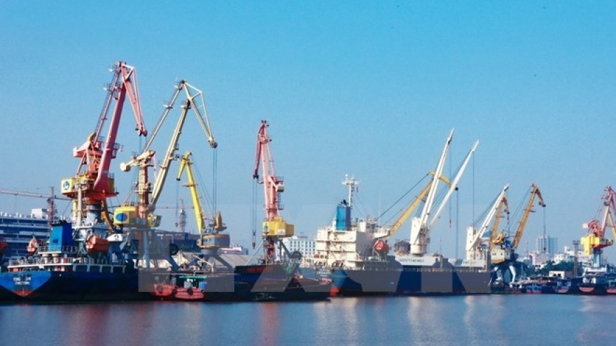 Ports busy with cargos and containers on first day of 2016