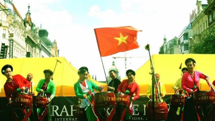 Vietnam impresses Prague international art festival
