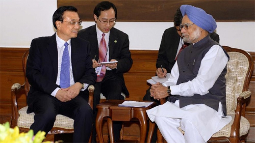 Behind the handshake of two Asian giants