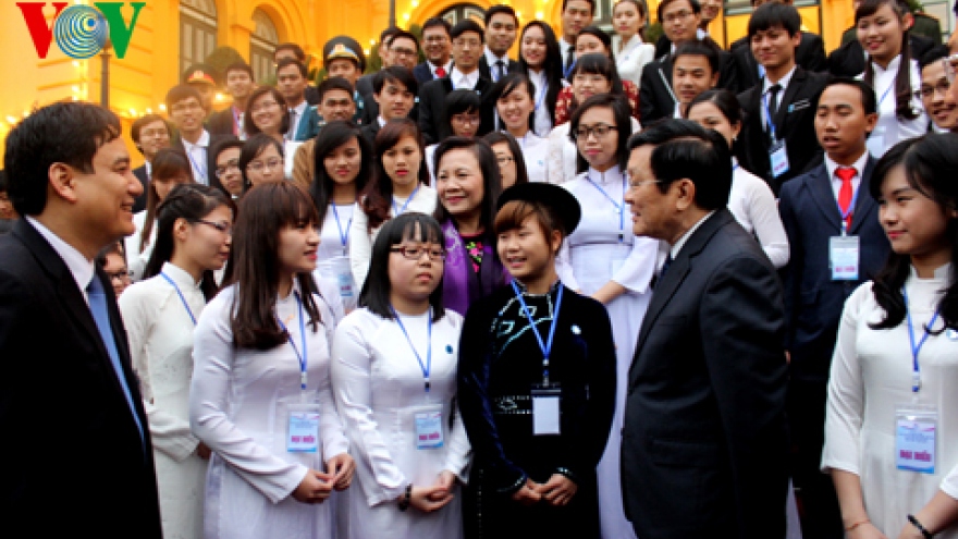 President Sang meets outstanding students