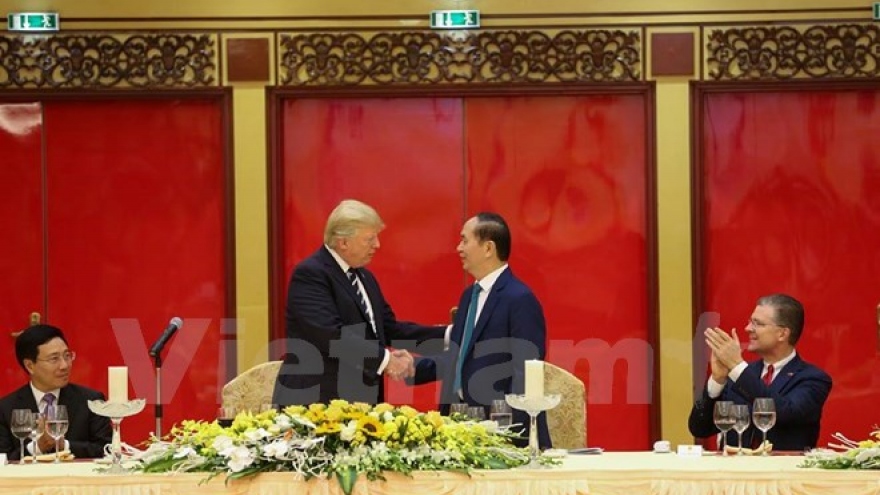 Vietnamese State leader hosts banquet in honour of US President