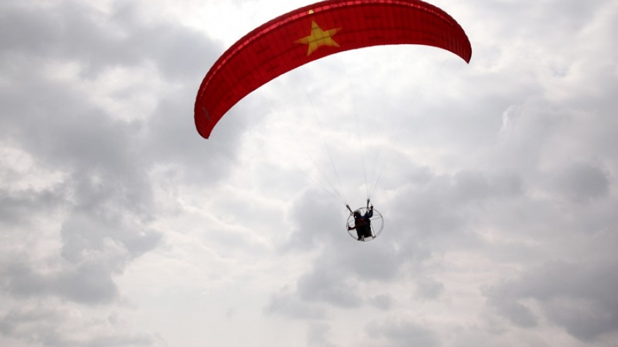 Putaleng International Paragliding Competition kicks off in Lai Chau