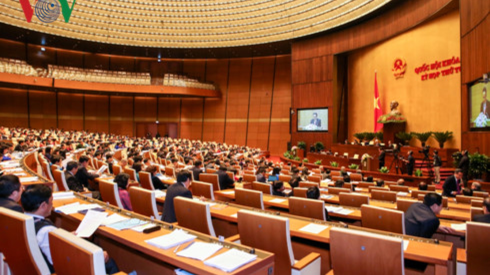 Lawmakers discuss socio-economic affairs
