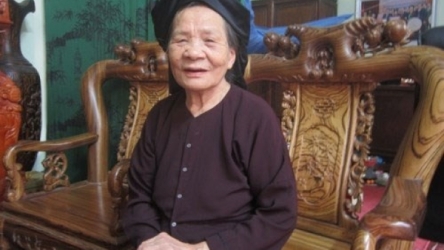 Artisan preserves “Quan ho” singing