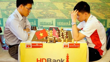 Quang Liem takes lead in battle for HDBank Cup crown