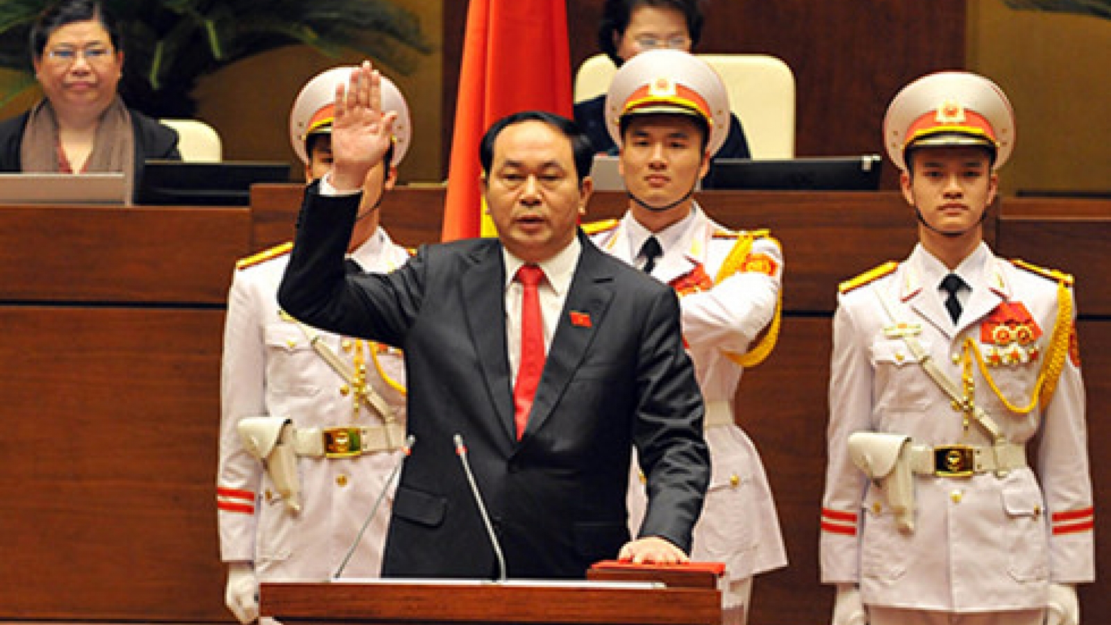 Tran Dai Quang gives oath speech
