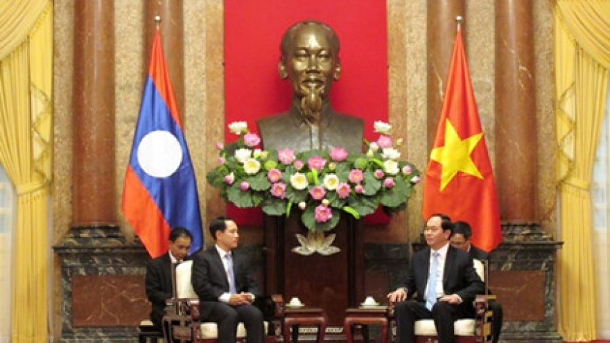 Senior leaders host Lao FM