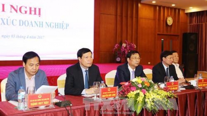 Quang Ninh authorities talk with businesses