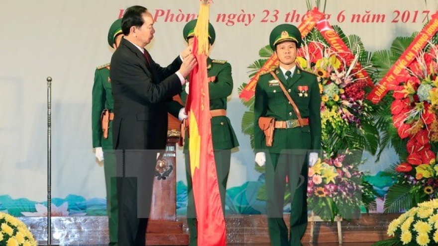 President Quang presents title to Hai Phong border guards