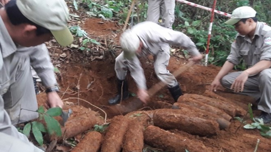 Quang Tri: 27 artillery shells successfully handled
