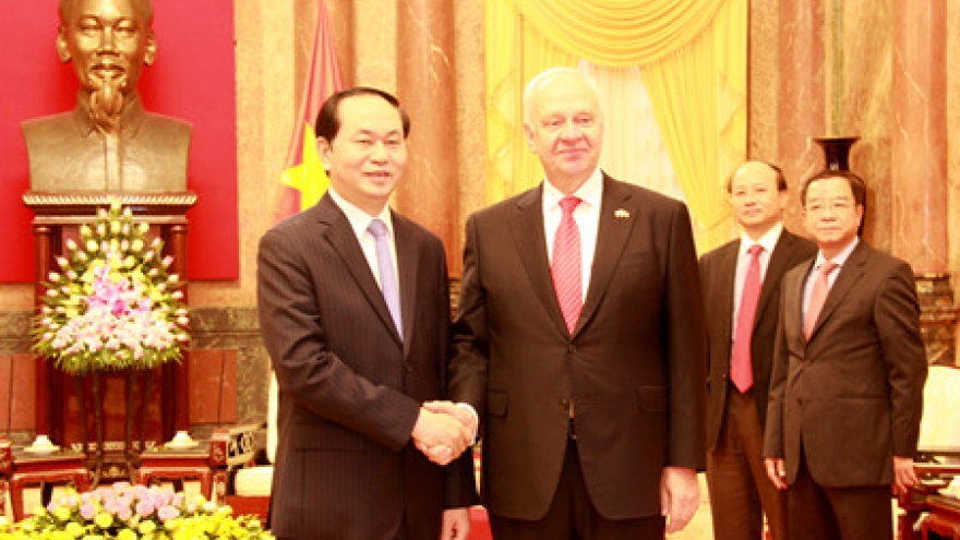 President Quang receives Russian, Japanese diplomats