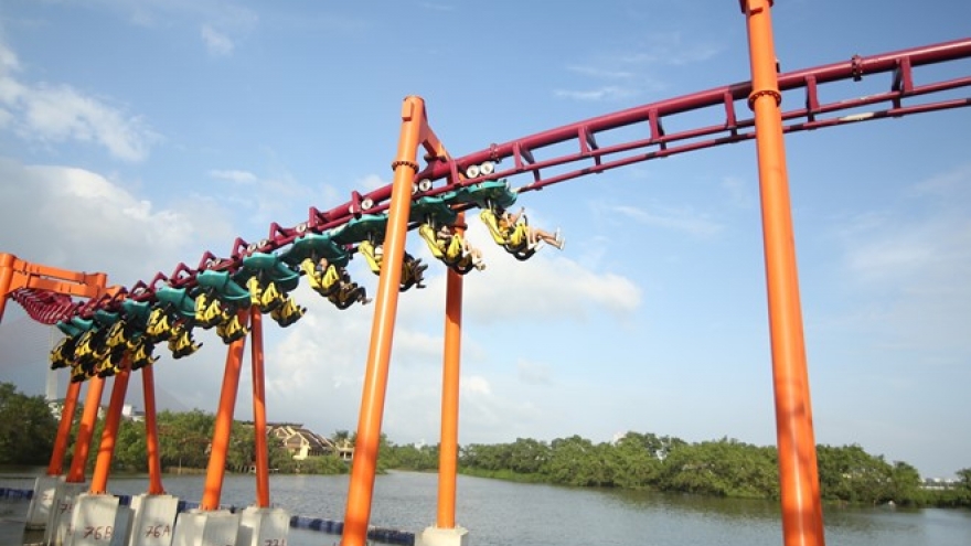Asia Park opens record-breaking roller coaster for TET