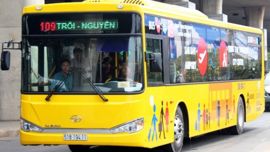 HCM City opens new bus route linking international airport, downtown area